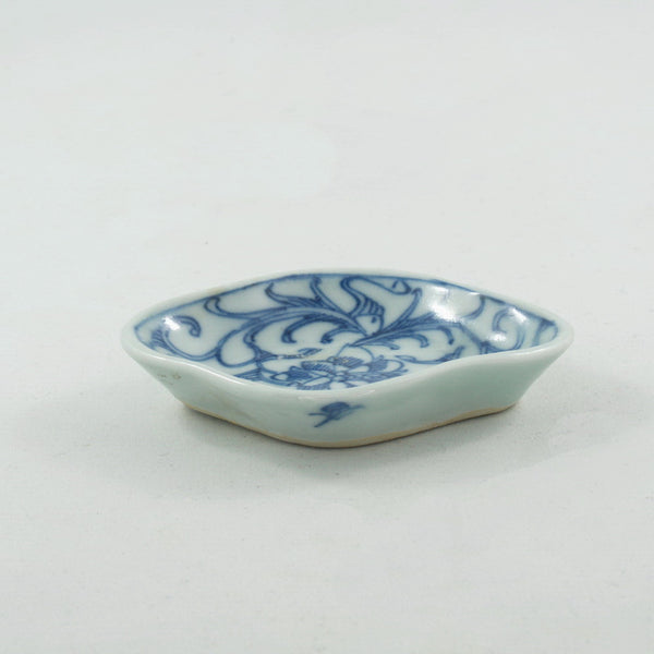 19th Century Chinese Diamond Shape Porcelain Blue and White Interlocking Lotus Saucer